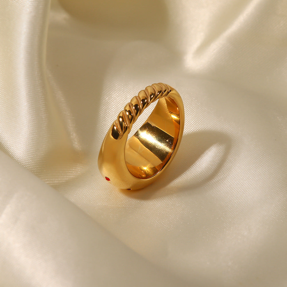 STARS DOME CHUNKY GOLD RING