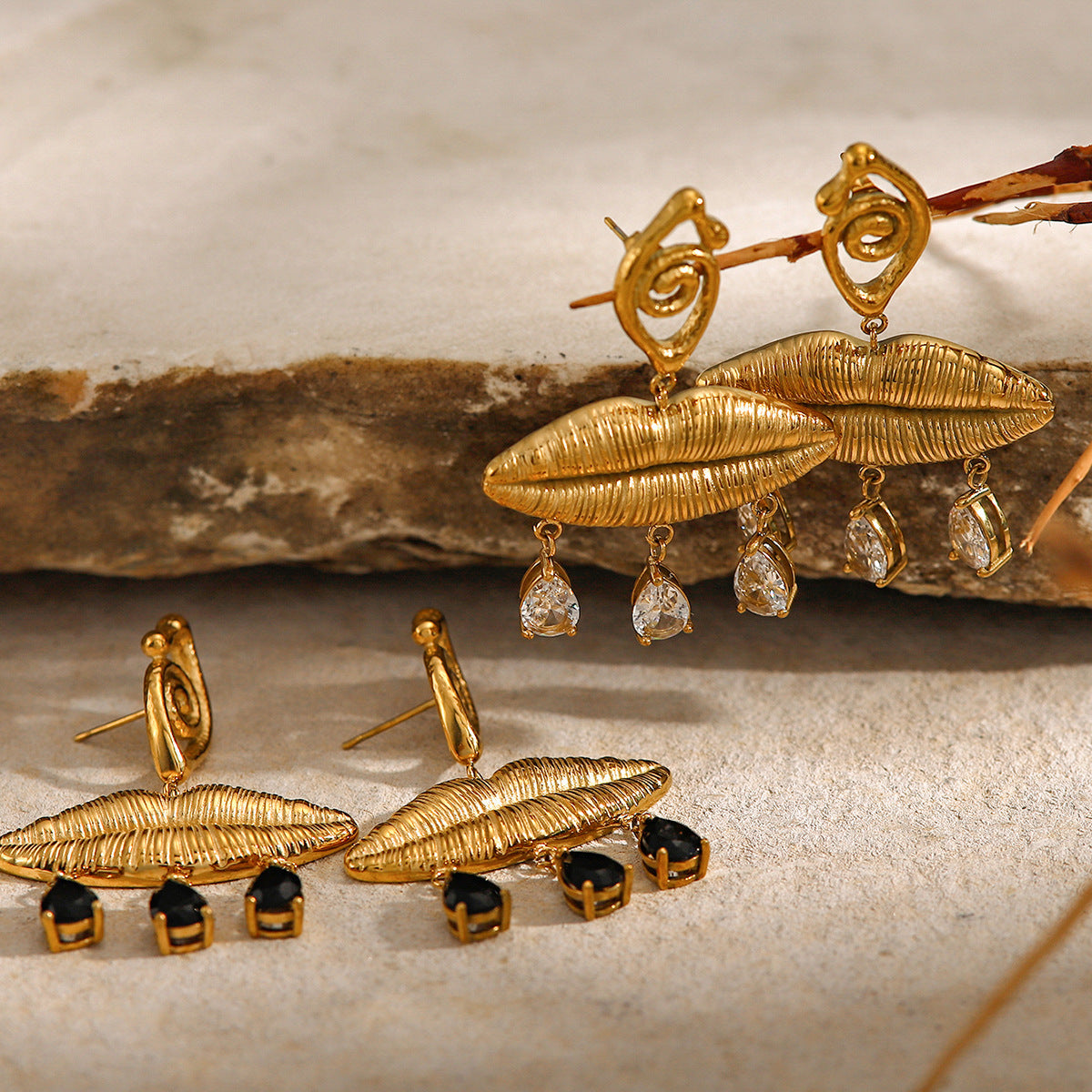 EVIL EYE LIPS CHUNKY GOLD DANGLE EARRINGS