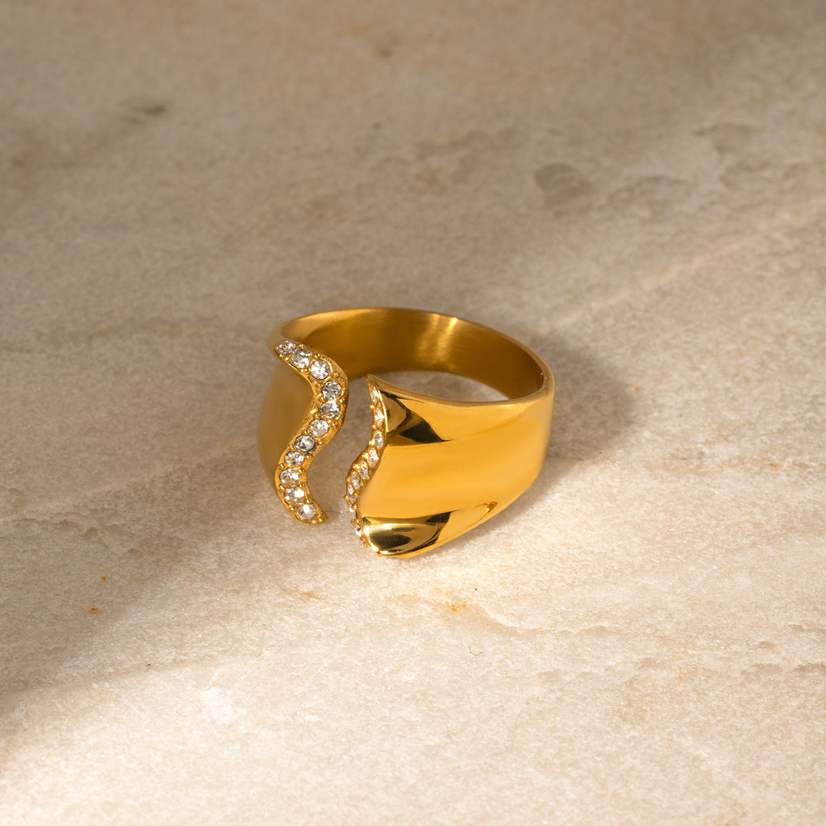 IRREGULAR OPEN CHUNKY GOLD RING