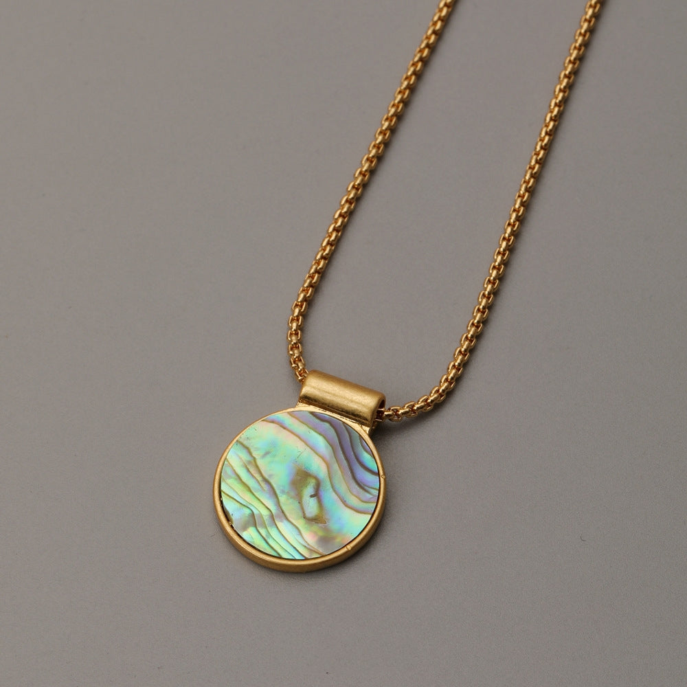 NECKLACE WITH MOTHER PEARL SHELLFISH PENDANT