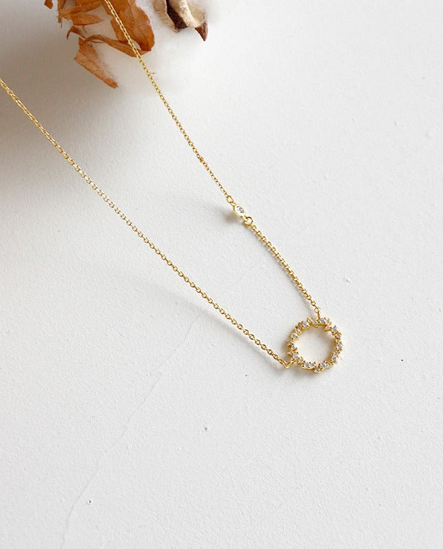 CIRCLE PENDANT GOLD NECKLACE