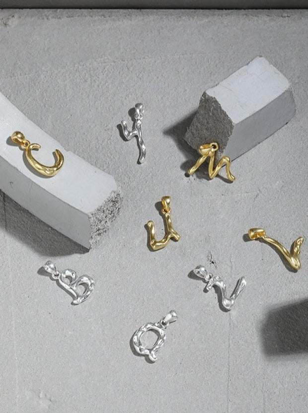 INITIAL LETTER NECKLACE