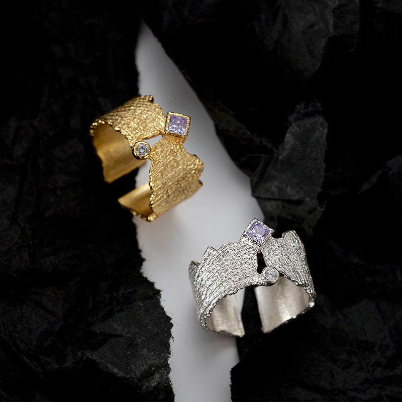 TEXTURED SILVER RING ZIRCON