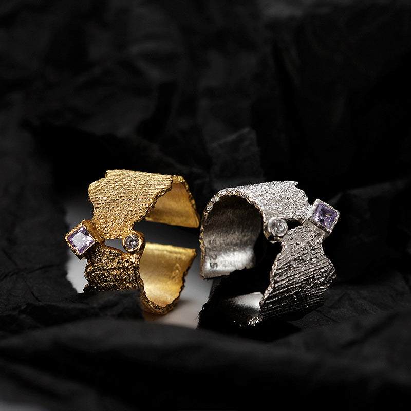 TEXTURED SILVER RING ZIRCON