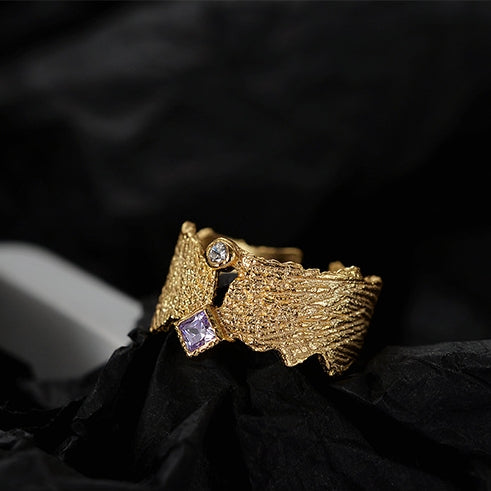 TEXTURED SILVER RING ZIRCON