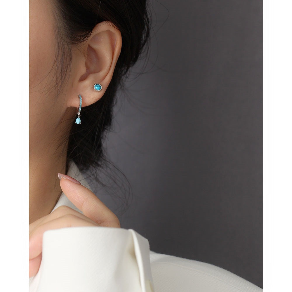 MINIMALIST SILVER HOOP EARRINGS WITH CRYSTAL PENDANT