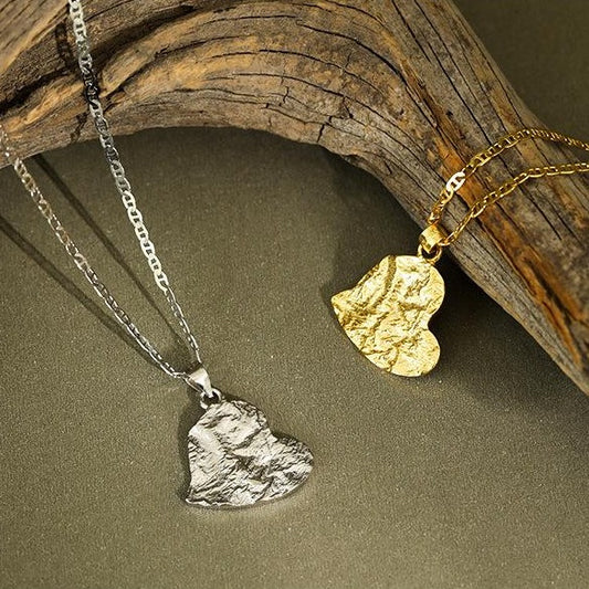 NECKLACE WITH HEART PENDENT