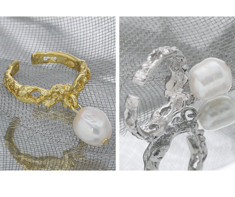 HAMMERED GOLD RING WITH PEARL DROP CHARM