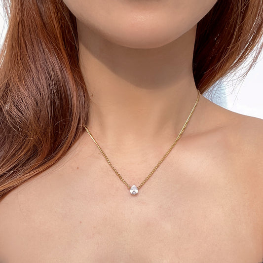 MINIMALIST NECKLACE WITH SHINY WATERDROP